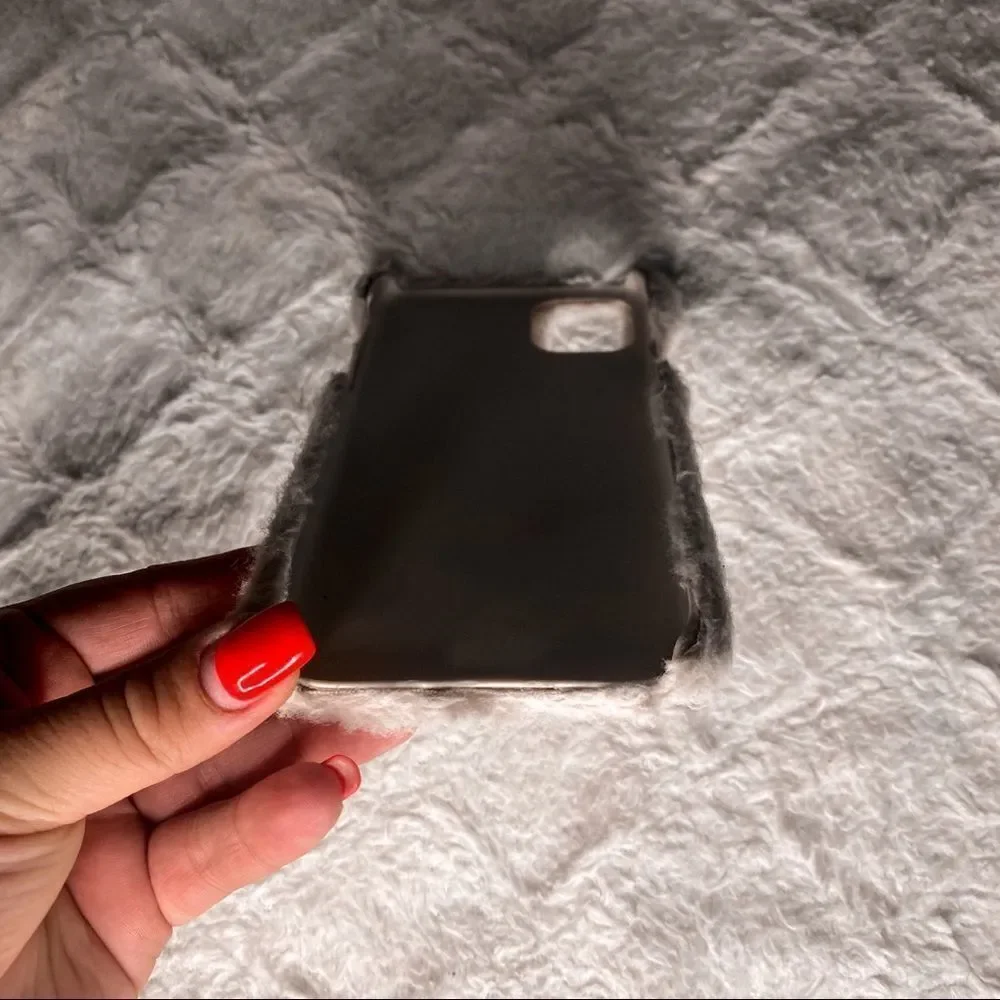 FUR Case For Iphone 11 - Picture 4 of 5